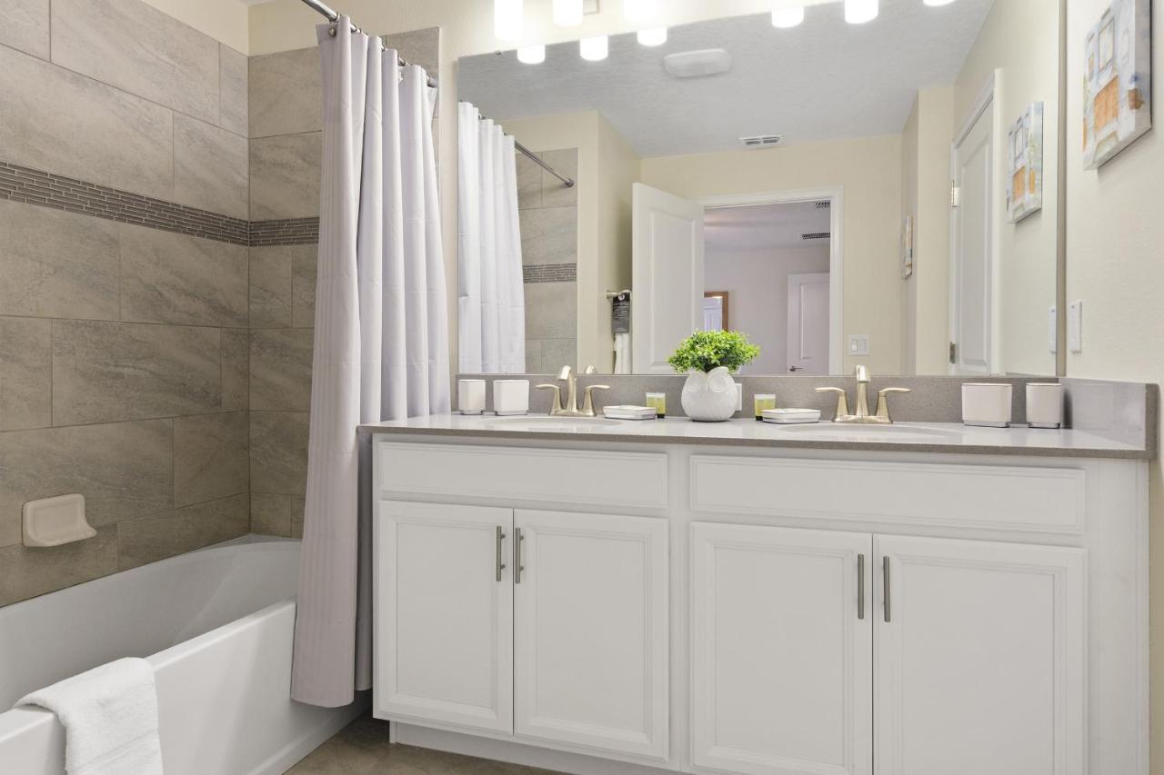 Four Bedrooms With Screen Poolstoreylake 4910 Kissimmee