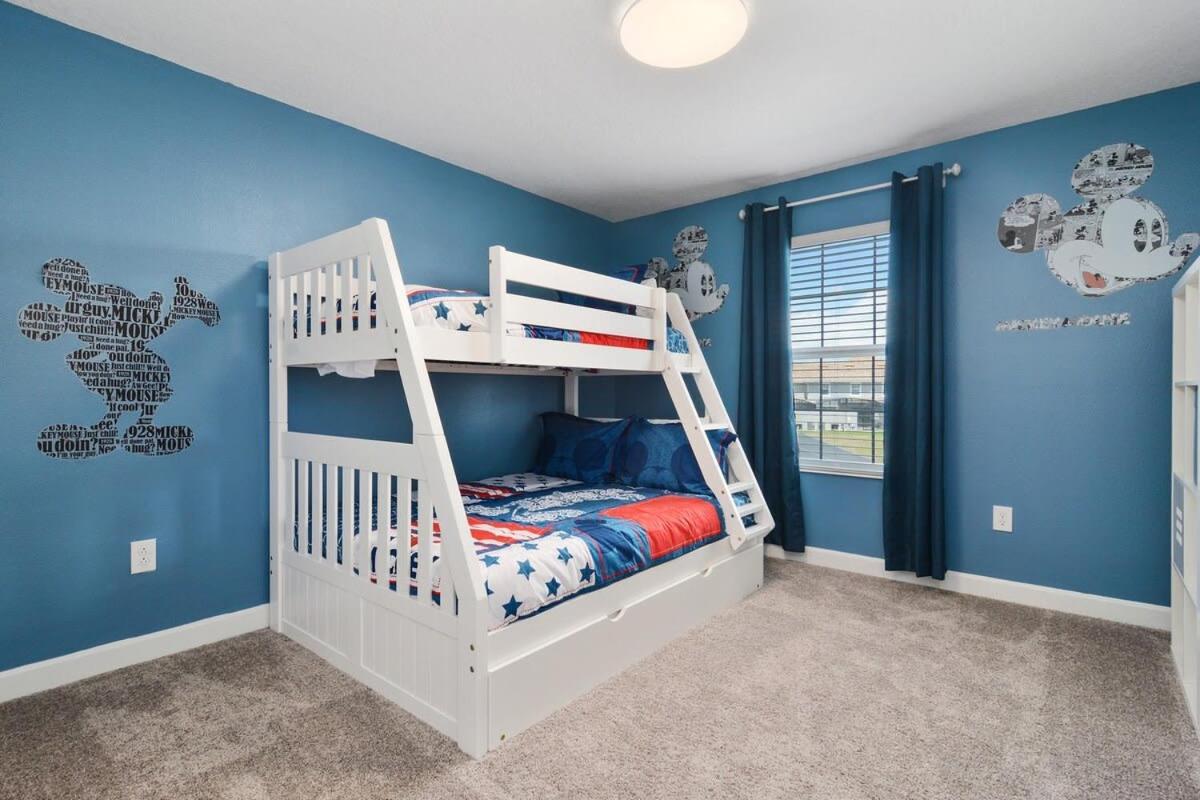 Four Bedrooms With Screen Poolstoreylake 4910 Holiday home *